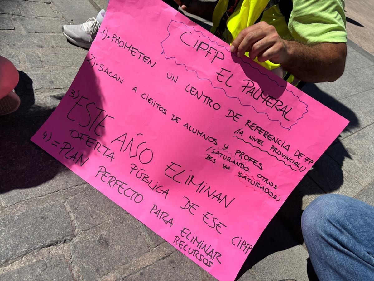 Protesta de docentes de la Vega Baja en el Ayuntamiento de Orihuela