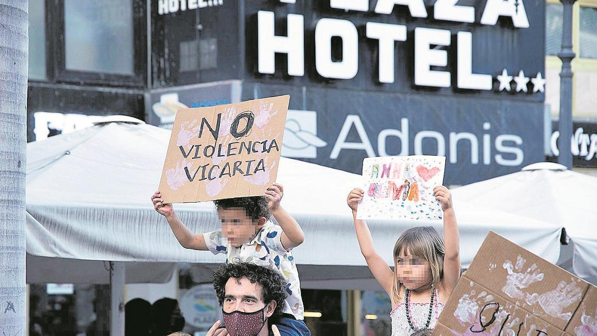 Una manifestación contra la violencia vicaria