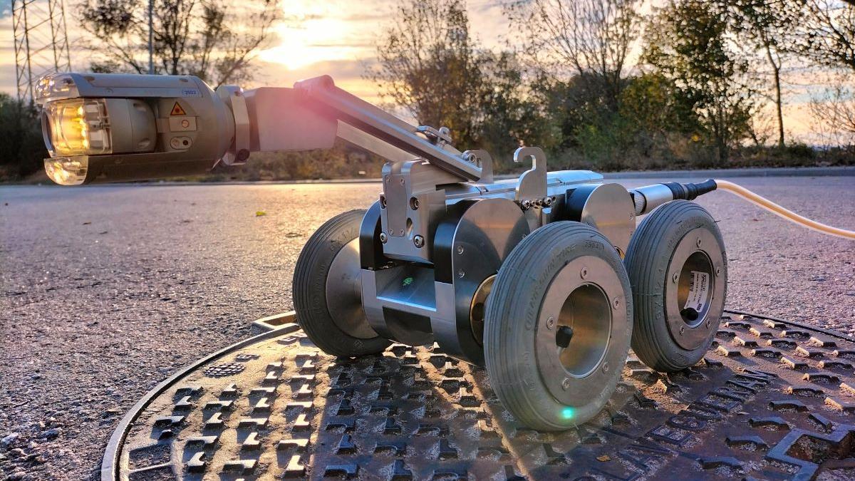 Equip robotitzat amb càmera de circuit tancat de televisió (CCTV).