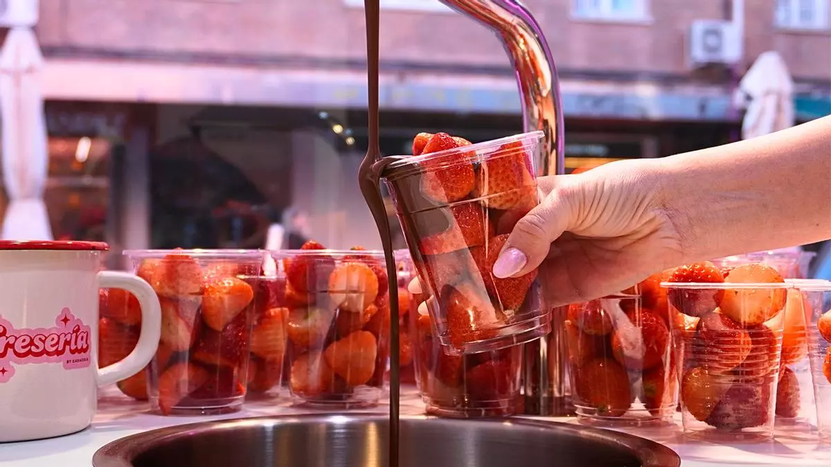Llegan a Barcelona las fresas virales con millones de visualizaciones (y por partida doble)