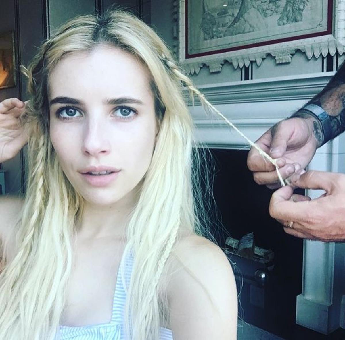 Las dos mini trenzas de Emma Roberts