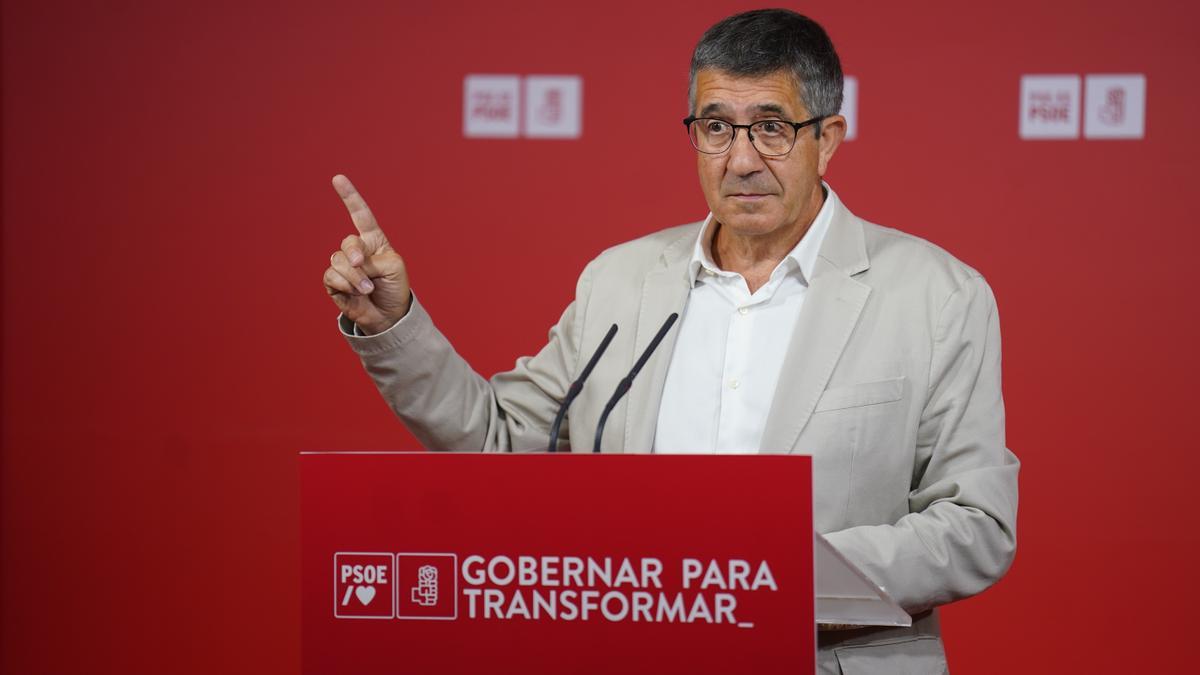 El portavoz del PSOE en el Congreso de los Diputados, Patxi Löpez, en una rueda de prensa en Bilbao.