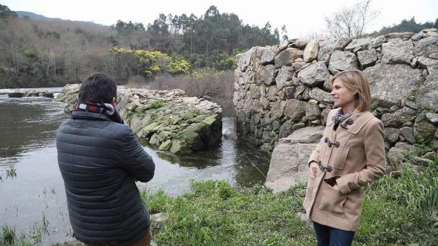 García-Luengo y Castro, junto a una de las pesqueiras. // Anxo Gutiérrez