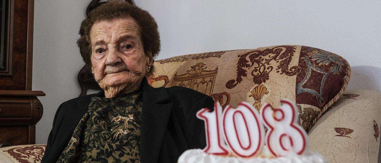 María del Pino Maximina Nuez Rivero, la abuela de Canarias, sopla 108 velas este domingo