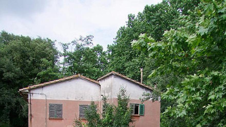 L&#039;edifici de ca l&#039;Esquirolet, voltat per la vegetació del Pedreguet.