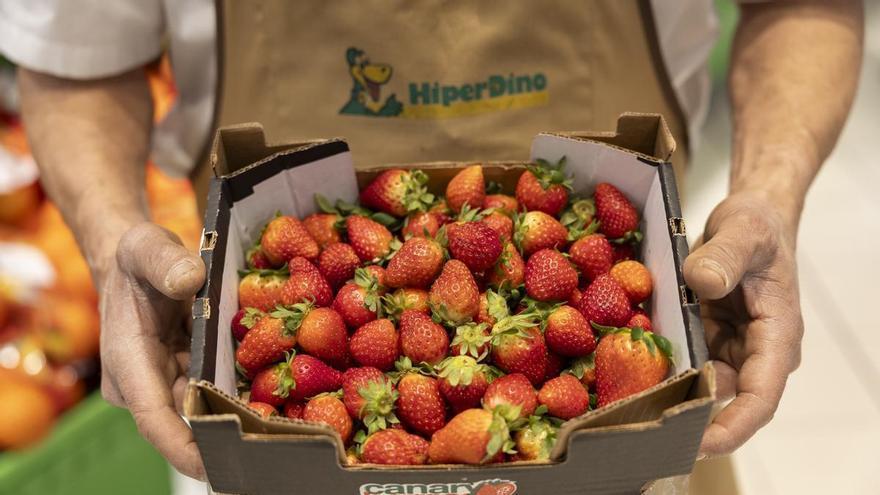 HiperDino comercializa 800.000 kilogramos de fresa: la fruta de temporada al mejor precio y rica en vitaminas y sabor