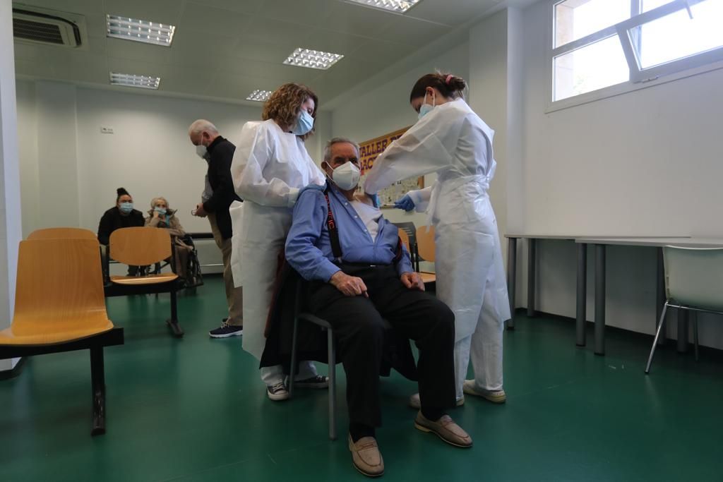 Comienza la vacunación a los mayores de 90 años en los centros de salud