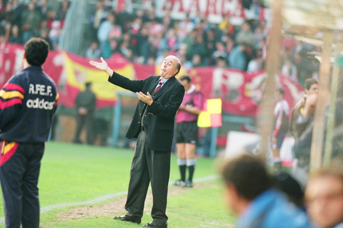 15/03/1998. FOTO ANTIGUA DEL PARTIDO. JOSE MANUEL DIAZ NOVOA. ENTRENADOR DEL SPORTING. FUTBOL. 1. REAL OVIEDO. SPORTING. DERBI. FOTOS ESCANEADAS DE NEGATIVO