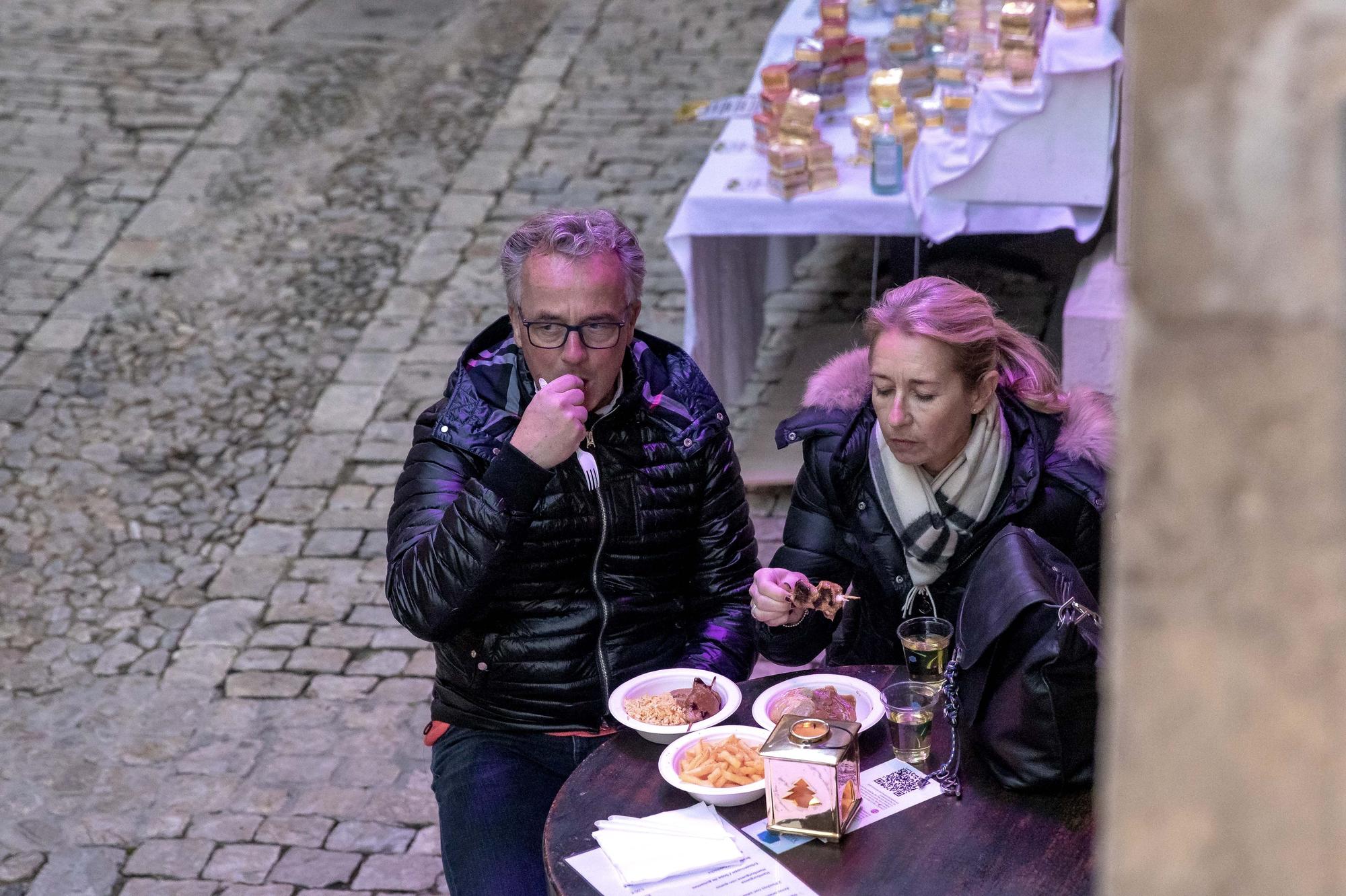 El Mercadillo de Navidad del Pueblo Español abre sus puertas