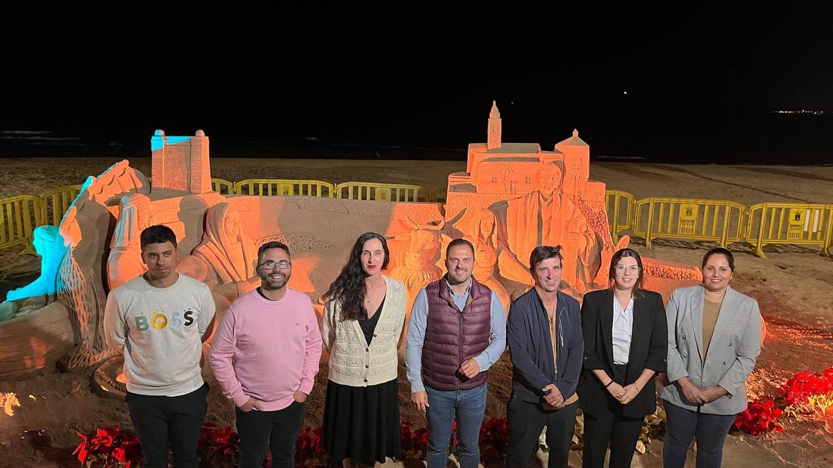 Inauguración del belén de arena en la playa de El Reducto en Arrecife.