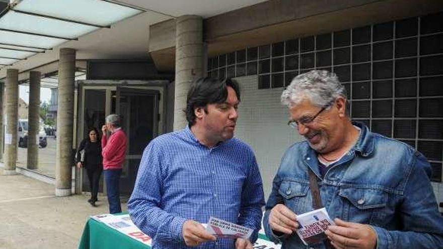 Cordal, en la anterior recogida de firmas. // Iñaki Abella