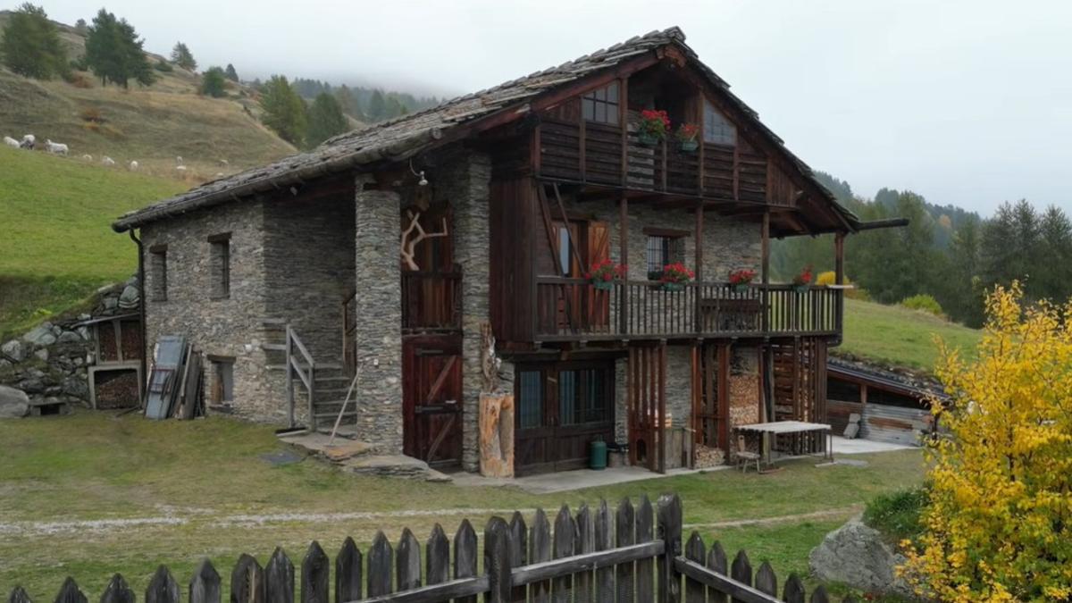 La cabaña pertenecía a sus antepasados y fue su tatarabuelo Costanzo, nacido en 1826, quien la compró.