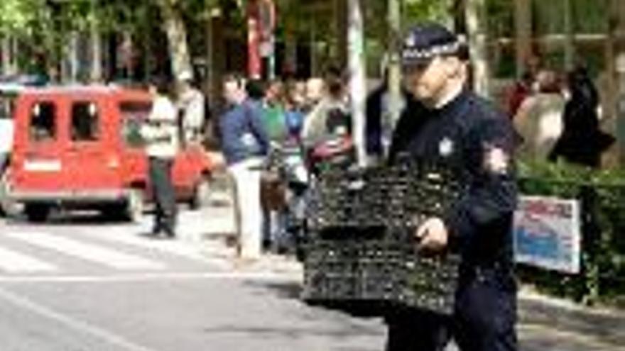 La policía requisa fruta vendida de forma ilegal