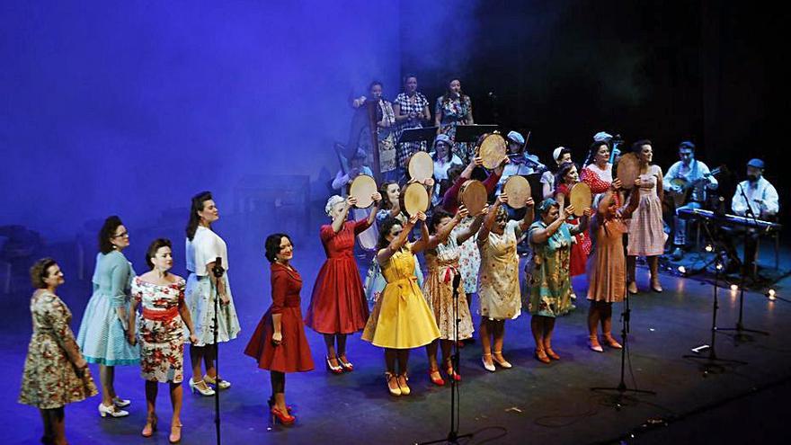 El colectivo musical “Muyeres”, en la Laboral de Gijón. | J. P.