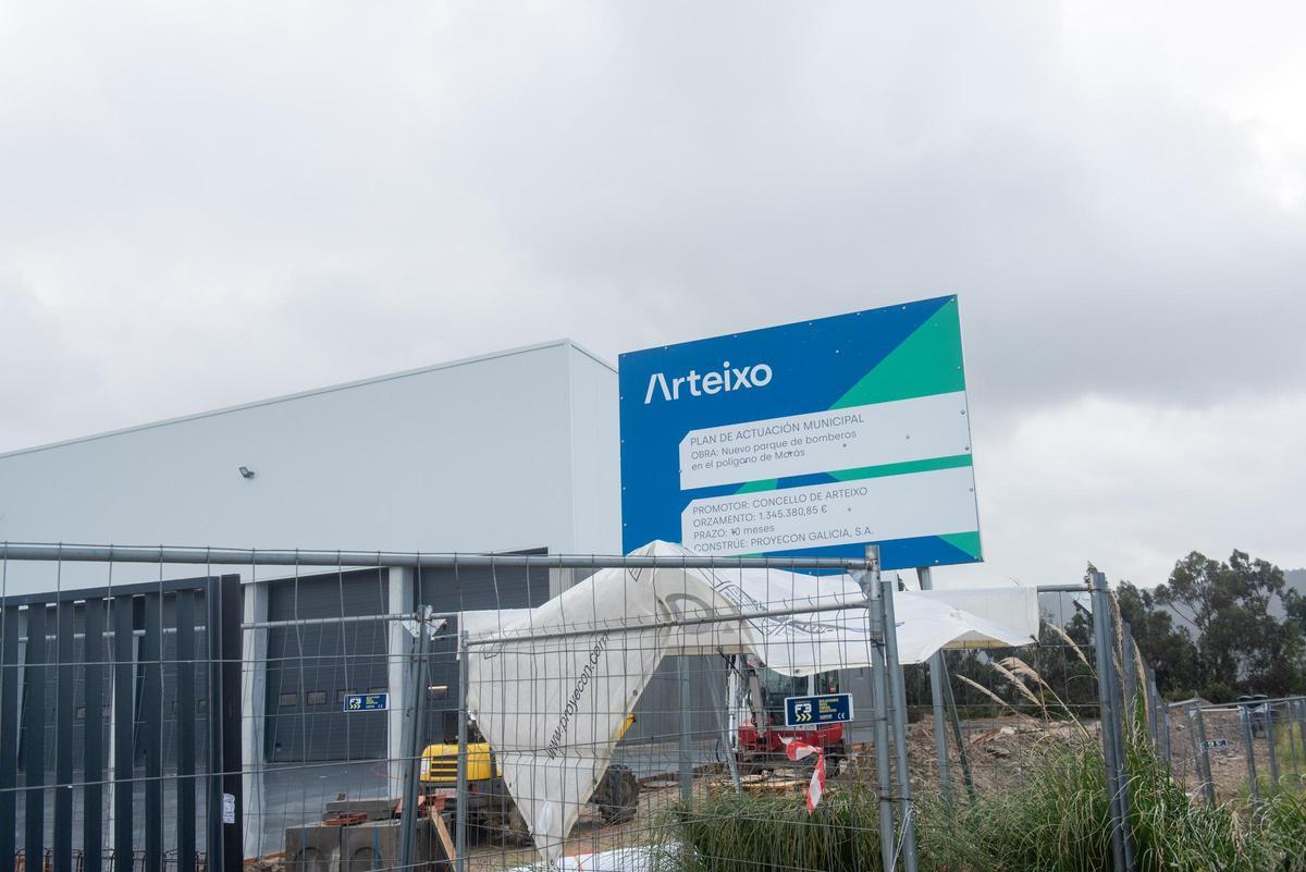 Vista de las obras del nuevo parque comarcal de bomberos en Morás.