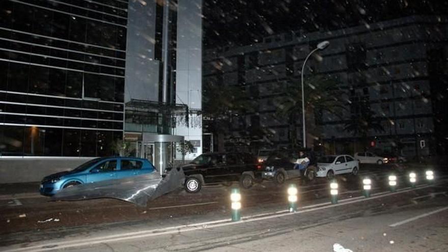 Santa Cruz de Tenerife sin luz debido al paso de la tormenta &#039;Delta&#039;.