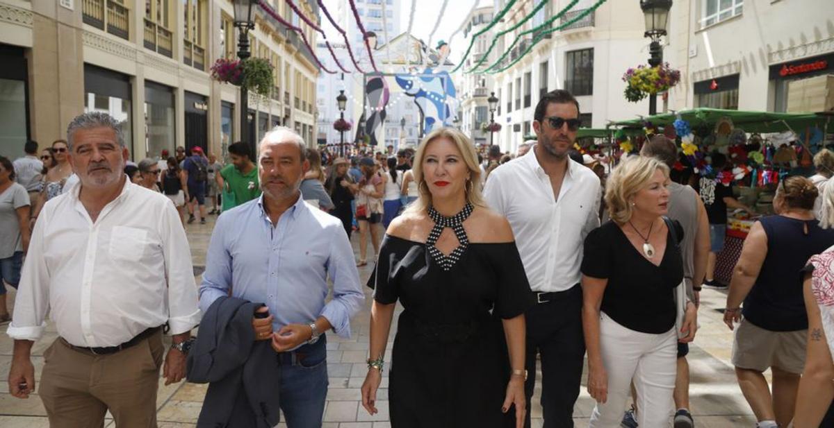 La consejera Carolina España, durante su visita a la Feria de Málaga. | ÁLEX ZEA