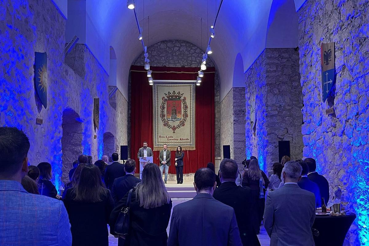 La bienvenida a los operadores se realizó en el castillo de Santa Bárbara de Alicante.