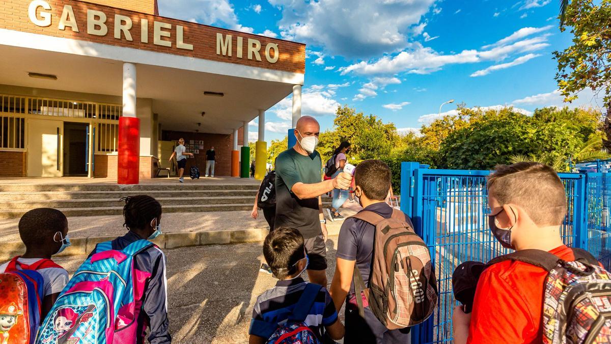 Primer día de clase en un colegio de la provincia.