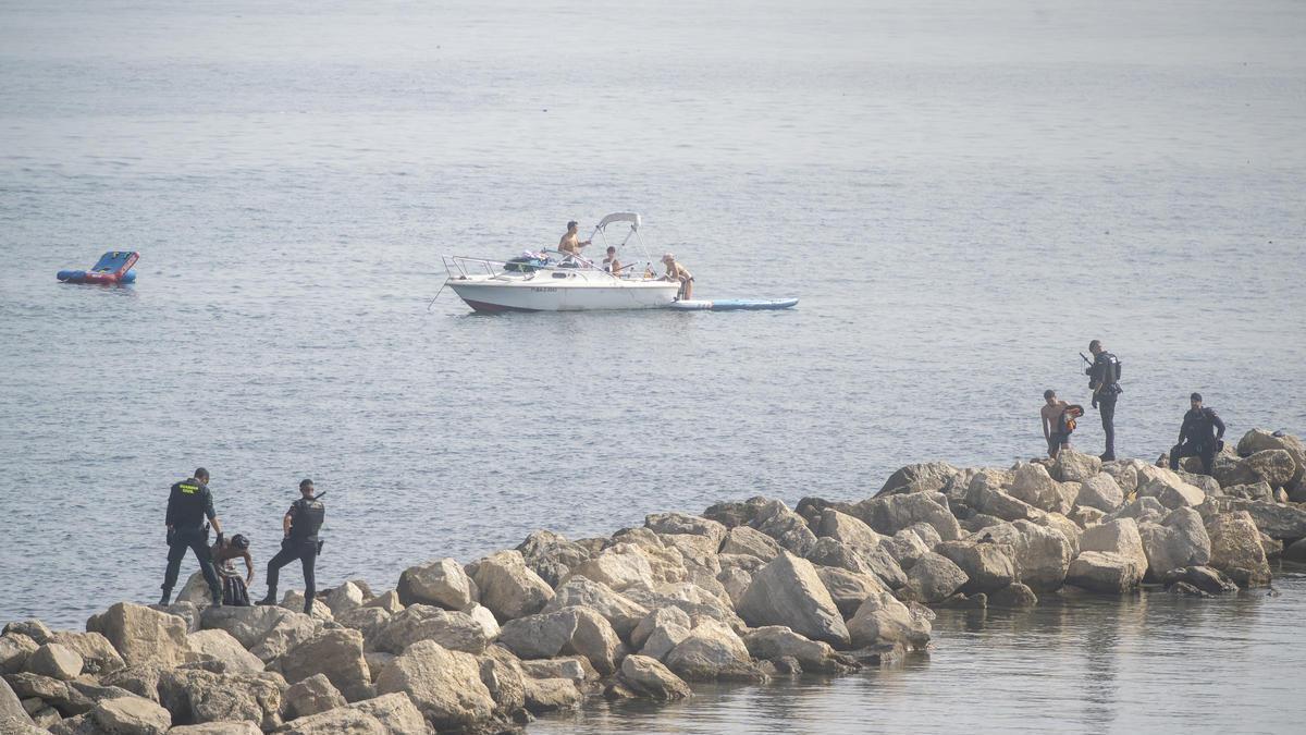 CRISIS MIGRATORIA | Vox afirma que «miles y miles» de migrantes continúan en Ceuta y que «los españoles siguen aterrorizados»
