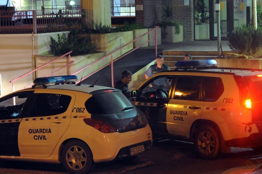 Heridos cuatro policías en un motín en el CIE