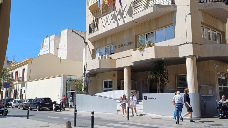 El Ayuntamiento de Torrevieja contrata a dedo 671 servicios y obras en cinco años, según el PSOE