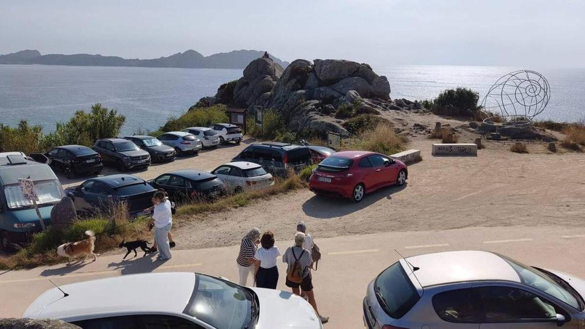 Zona de la Caracola en Donón con las islas Cíes al fondo.