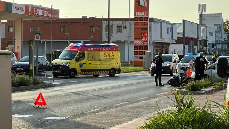 Un motorista sufre un accidente en la Avenida Hermanos Bou de Castelló