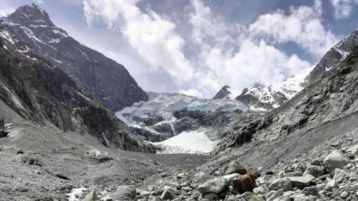 Glaciar del Mont Miné y la marca de su frente en 2016.