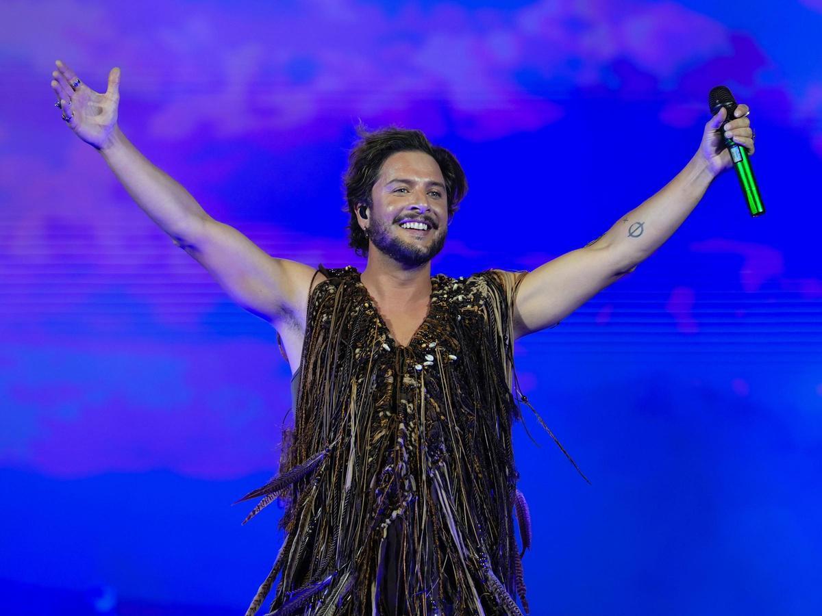 Archivo - El cantante, Manuel Carrasco durante su concierto en el estadio de La Cartuja. A 17 de mayo de 2025 en Sevilla, Andalucía (España).