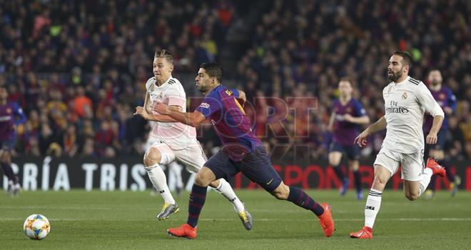 Imágenes de la primera parte del partido de ida de semifinales de Copa del Rey entre el FC Barcelona y el Real Madrid disputado en el Camp Nou