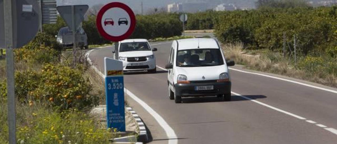 Carretera sin arcén entre Sagunt y Canet d&#039;En Berenguer.