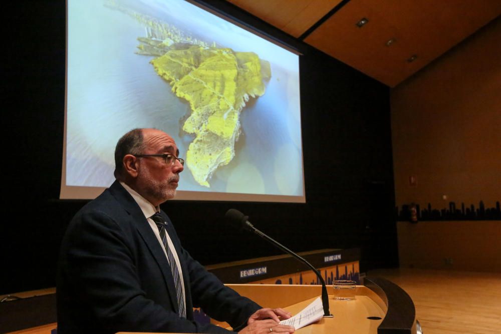 Multitudinaria presentación del teleférico proyectado sobre Benidorm