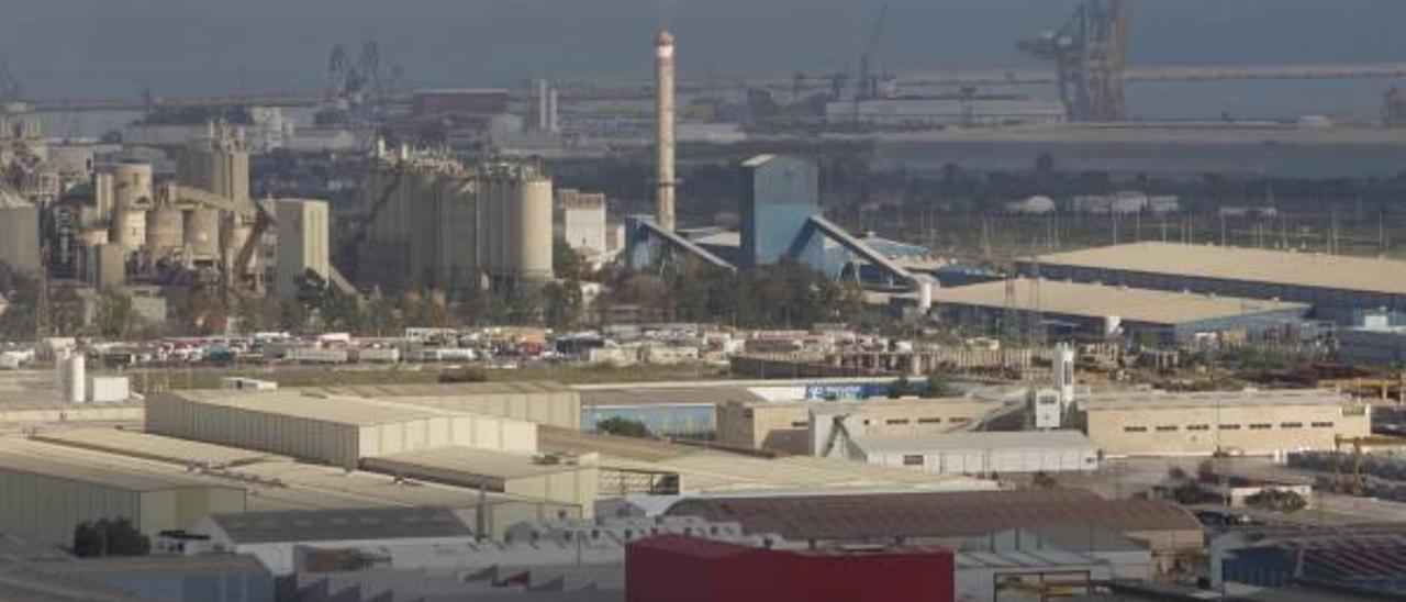 Una vista de la zona industrial de Sagunt.