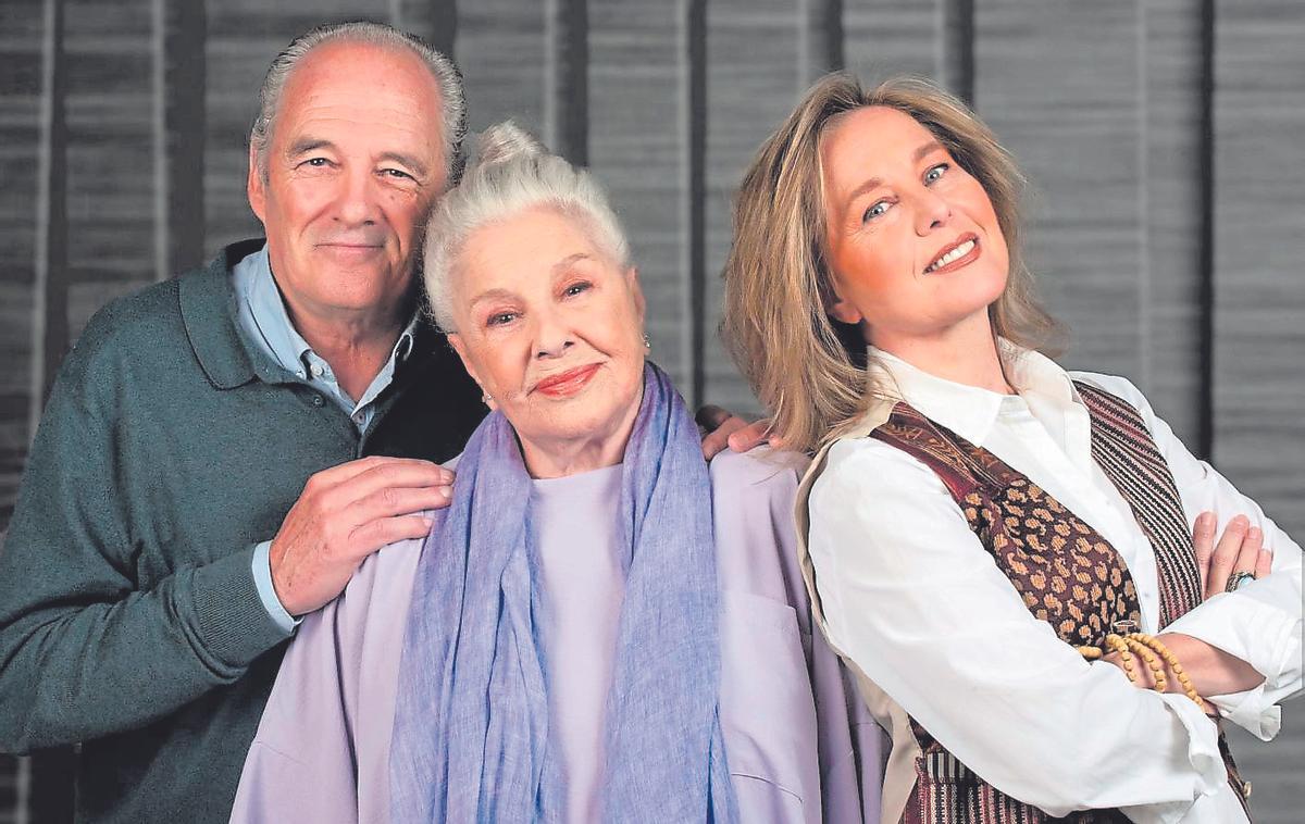 Los actores Carlos Olalla, Lola Herrera y Natalia Dicenta