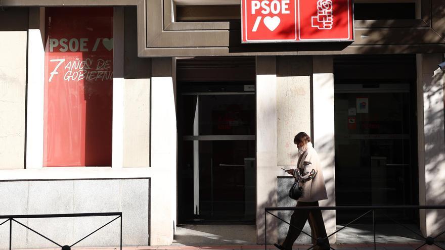 El juez Moreno amplía un mes más la investigación en secreto de los pagos en metálico del PSOE