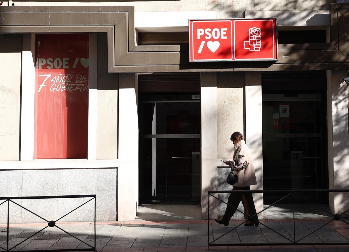 Fachada de la sede del PSOE en Ferraz