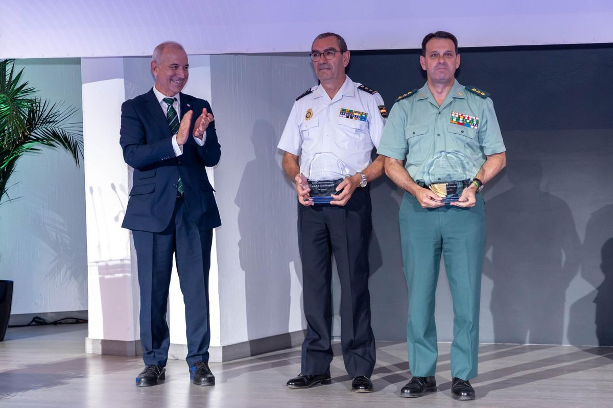 El reconocimiento de los médicos a la Policía Nacional y la Guardia Civil