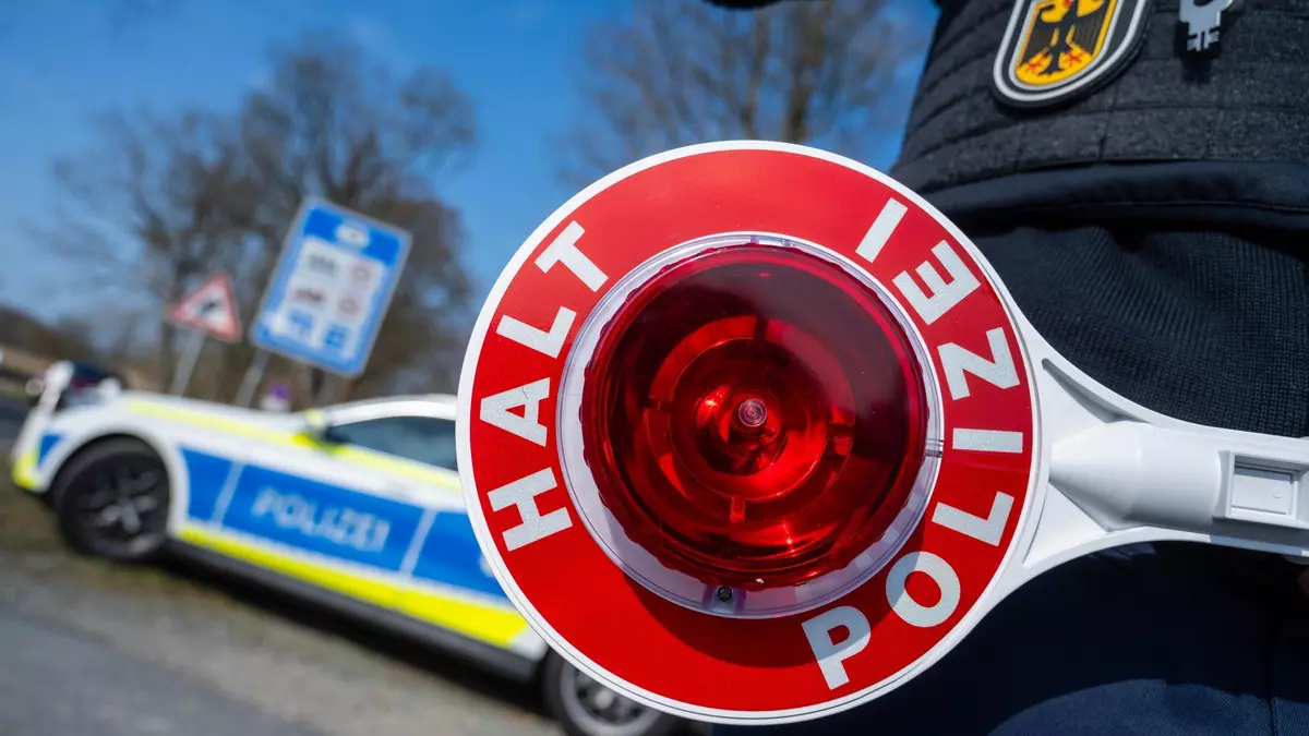 Polonia da otro manotazo a Schengen con un nuevo control de fronteras salpicado por 'patrullas' ultras
