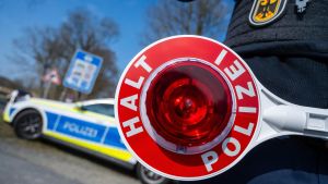 Archivo - Control policial en la frontera entre Alemania y Polonia