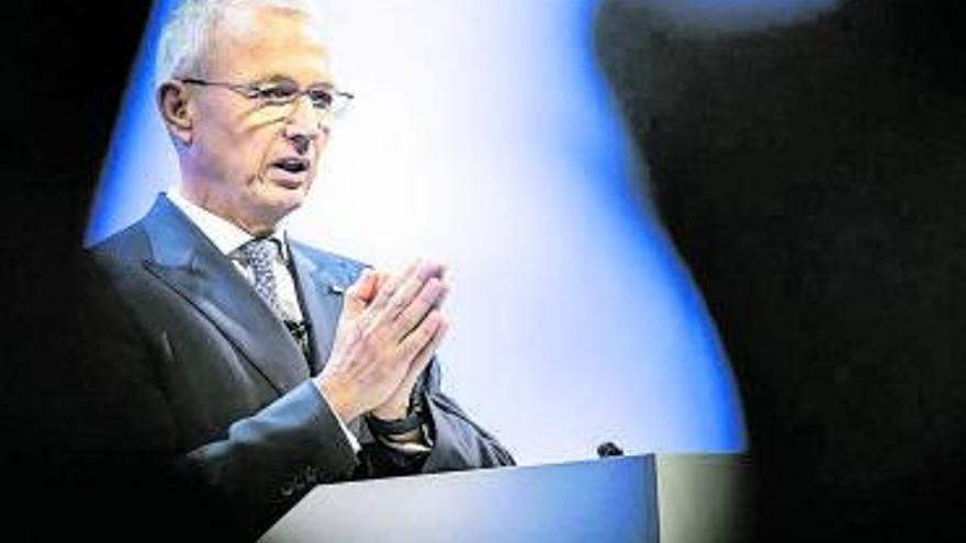 El presidente de Credit Suisse pide perdón: “Solo había dos opciones, fusión o bancarrota”