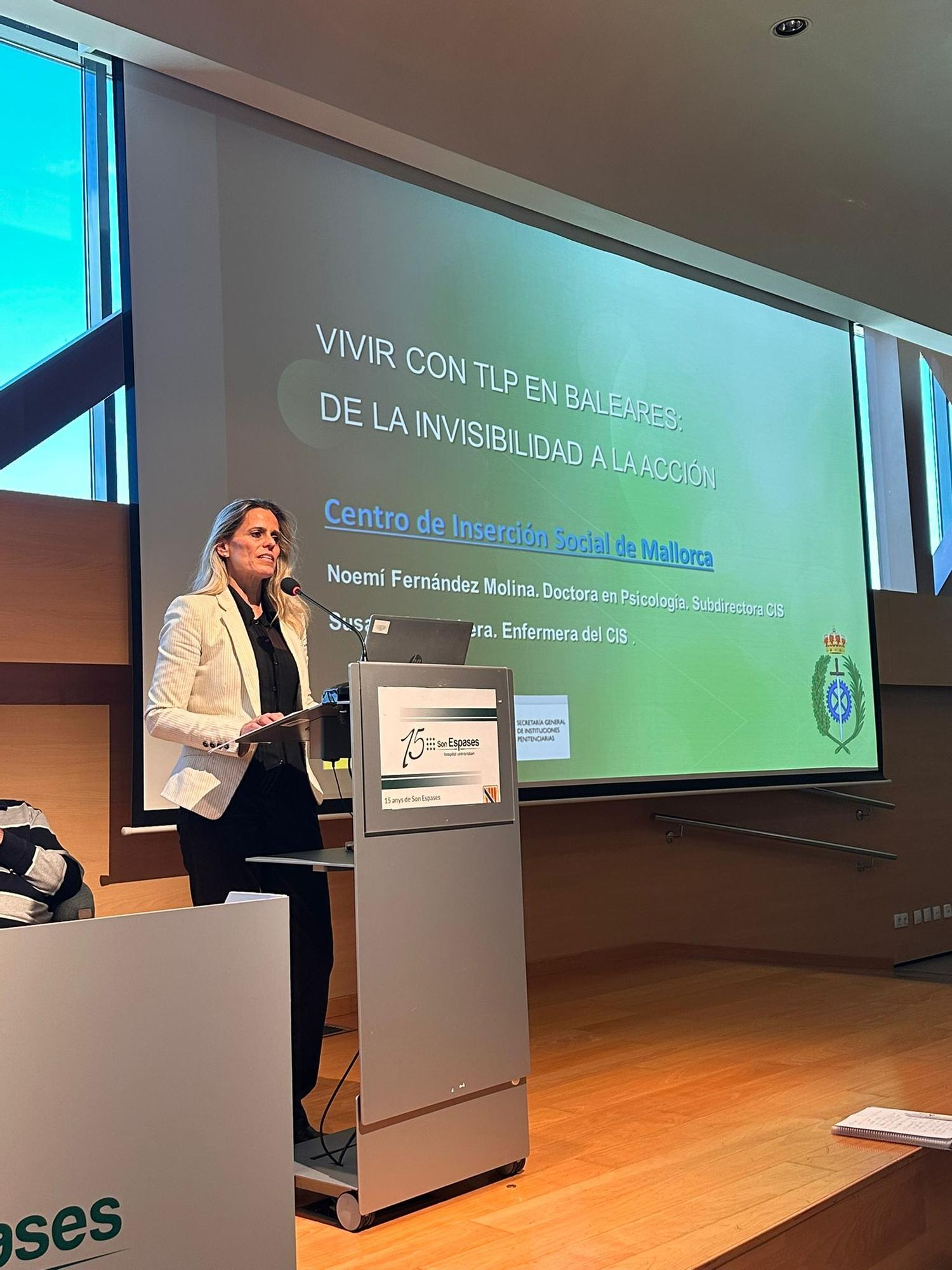 La doctora Noemí Fernández en la jornada sobre trastorno límite de personalidad en Son Espases.