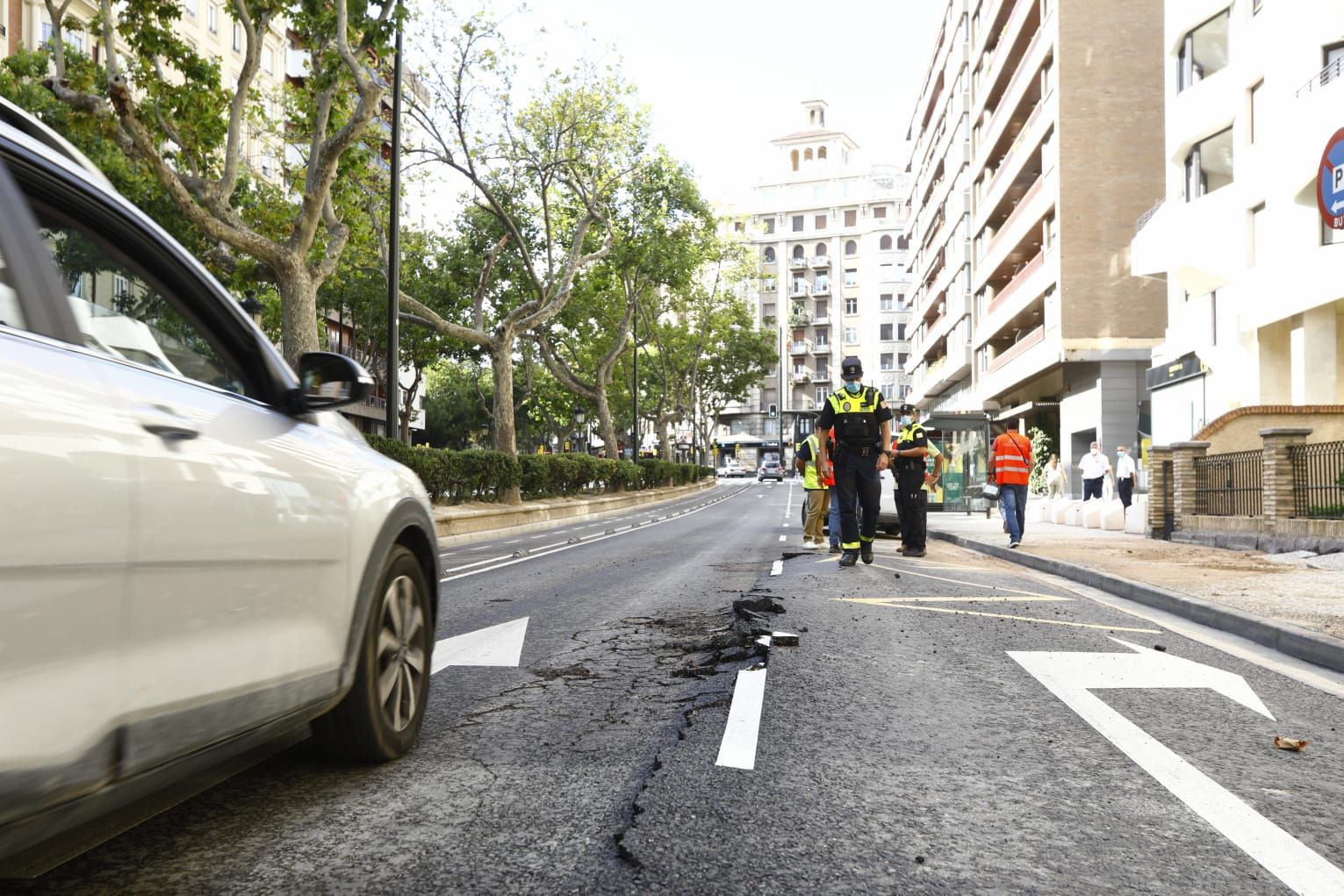 FOTOGALERÍA | Una tubería revienta en el paseo Sagasta