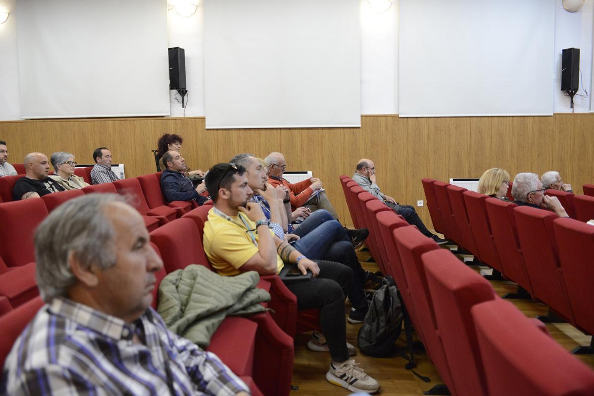 Otra imagen de la asistencia a la asamblea, a la que faltaron una parte no desdeñable de representantes.