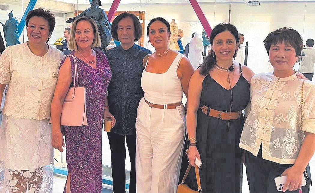 Isabel Feng, Águeda Ropero, Lin Bao Gang, Rocío Ollero, Judit Vega y Cristina Ye.