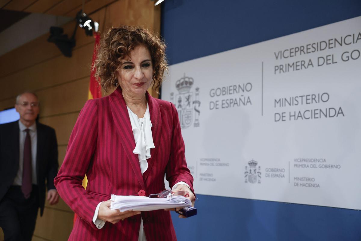 La vicepresidenta y ministra de Hacienda, María Jesús Montero, llega a la rueda de prensa que ofreció el pasado viernes en Madrid para presentar la propuesta del nuevo modelo de financiación autonómica.