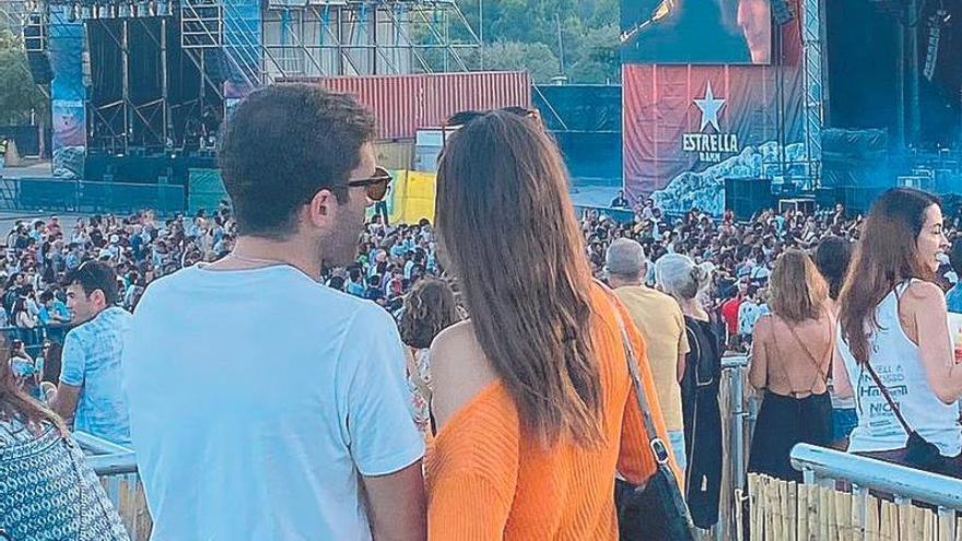 Rosario y Mafalda, ayer en el concierto de Temples.