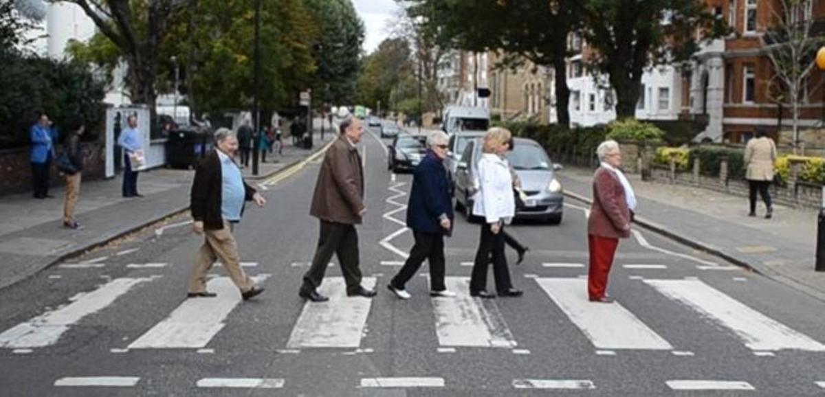 Els membres de ’Generación rock’ emulen els Beatles, en la seva visita a Londres.