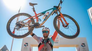 Un espectacular Enrique Morcillo conquista la Titan Desert en Arabia Saudí