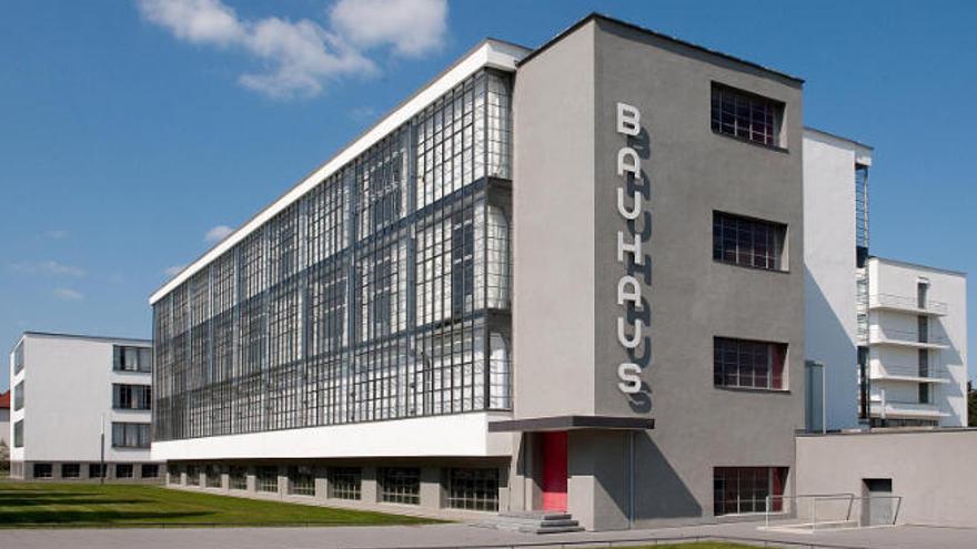 Edificio de la Bauhaus en la ciudad de Dessau, diseñado por Walter Gropius.
